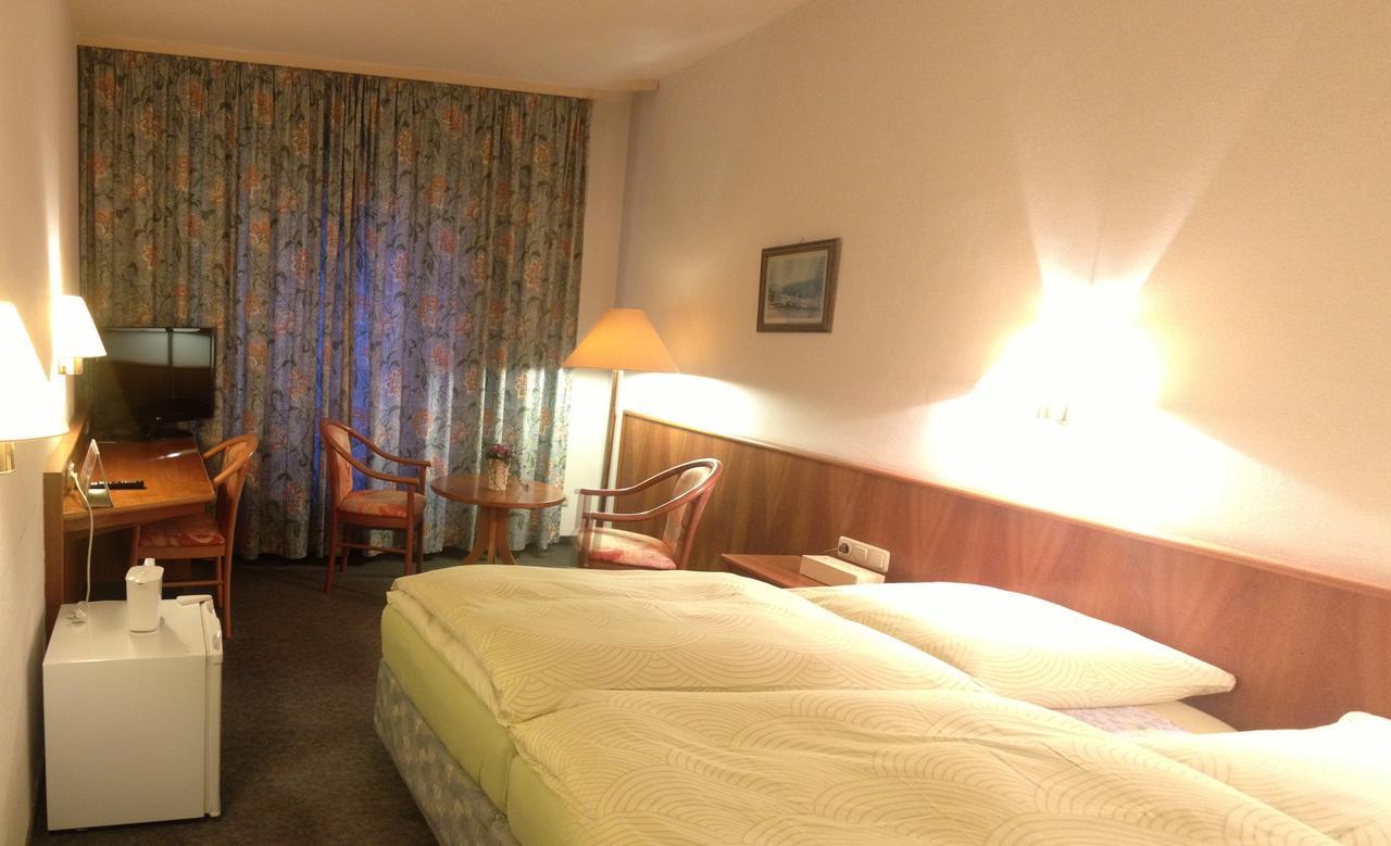 Hotel Stadt Steinbach Steinbach im Taunus Buitenkant foto